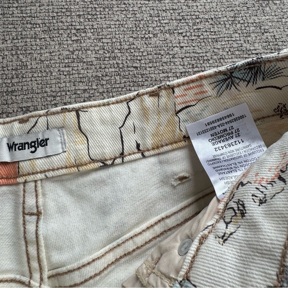WRANGLER High Rise Print Womens Cowboy Shorts Size 27 - Picture 3 of 3